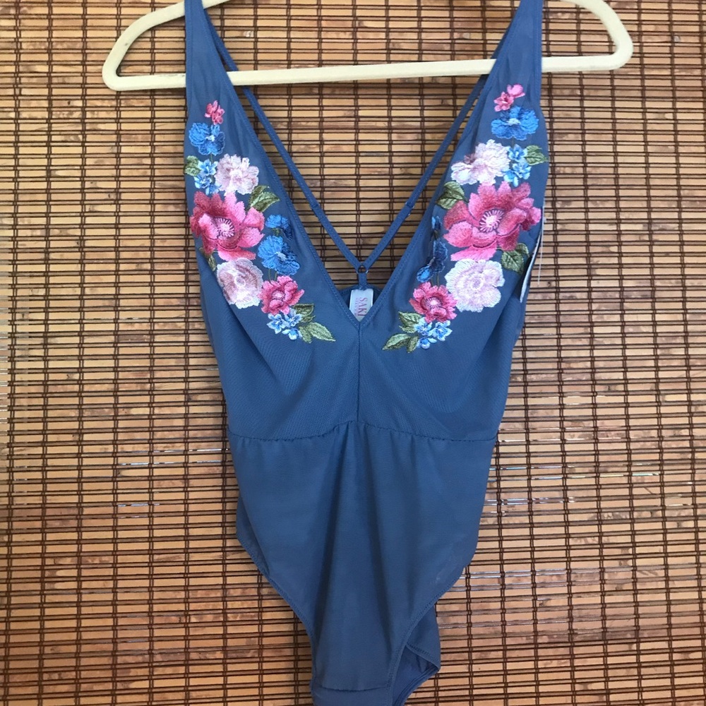 Saki Silver bodysuit - Picture 2 of 6